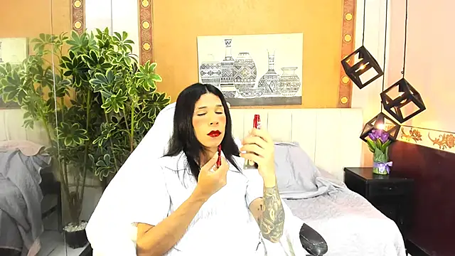 Snapshot of SaraSofia44 chatting on April 11, 8:57 pm SaraSofia44 online show from April 11, 8:57 pm