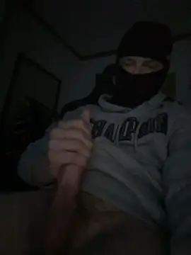 Snapshot of slade_ chatting on February 12, 1:22 am slade online show from February 12, 1:22 am