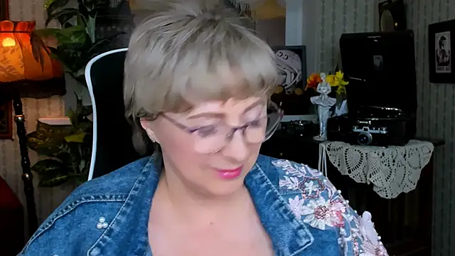 Snapshot of sugar_vivien chatting on December 8, 1:03 pm sugar vivien online show from December 8, 1:03 pm