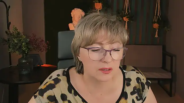 Snapshot of sugar_vivien chatting on December 14, 12:12 pm sugar vivien online show from December 14, 12:12 pm