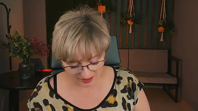 Snapshot of sugar_vivien chatting on December 14, 3:15 pm sugar vivien online show from December 14, 3:15 pm
