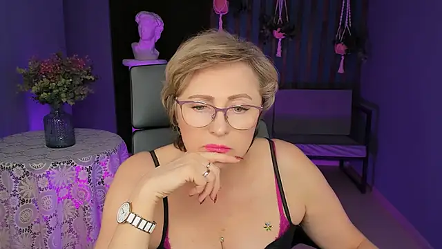 Snapshot of sugar_vivien chatting on December 22, 4:27 pm sugar vivien online show from December 22, 4:27 pm
