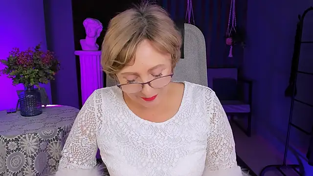 Snapshot of sugar_vivien chatting on January 9, 4:17 pm sugar vivien online show from January 9, 4:17 pm