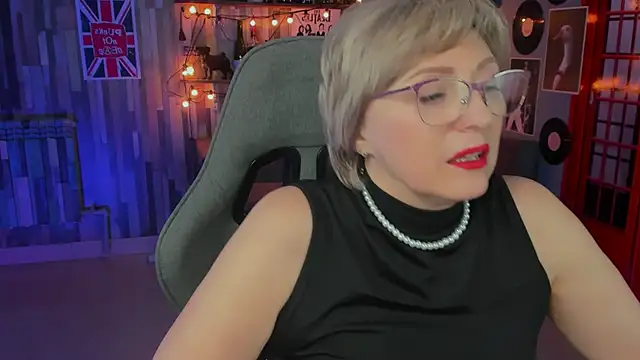 Snapshot of sugar_vivien chatting on February 13, 7:21 pm sugar vivien online show from February 13, 7:21 pm