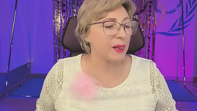 Snapshot of sugar_vivien chatting on February 19, 12:11 pm sugar vivien online show from February 19, 12:11 pm