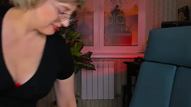 Snapshot of sugar_vivien chatting on March 6, 1:14 pm sugar vivien online show from March 6, 1:14 pm