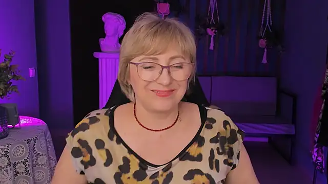 Snapshot of sugar_vivien chatting on March 12, 6:11 pm sugar vivien online show from March 12, 6:11 pm