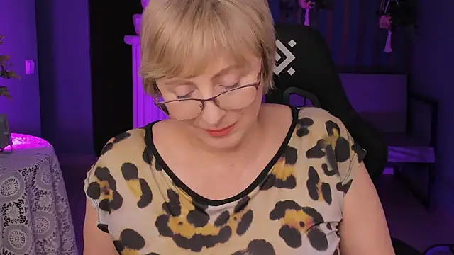 Snapshot of sugar_vivien chatting on March 12, 9:13 pm sugar vivien online show from March 12, 9:13 pm