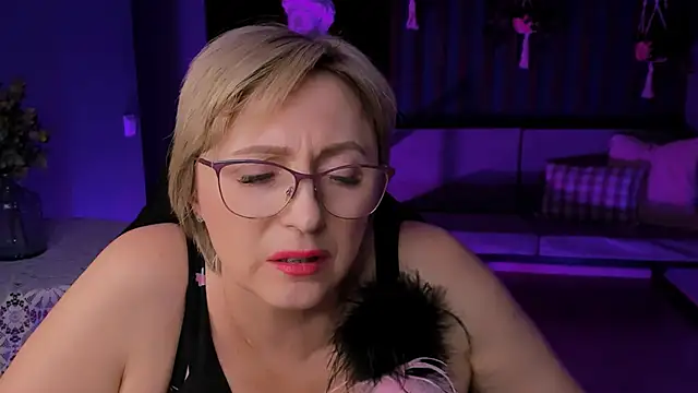 Snapshot of sugar_vivien chatting on March 22, 6:25 pm sugar vivien online show from March 22, 6:25 pm