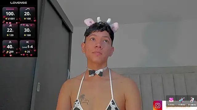 JulianRose 1 online show from May 7, 12:43 pm