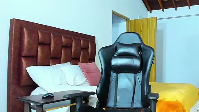 Snapshot of sexy_blackman3606 chatting on February 23, 2:20 am sexy blackman3606 online show from February 23, 2:20 am