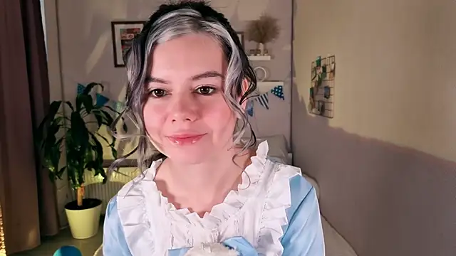 Lil Amelie online show from October 4, 8:01 am