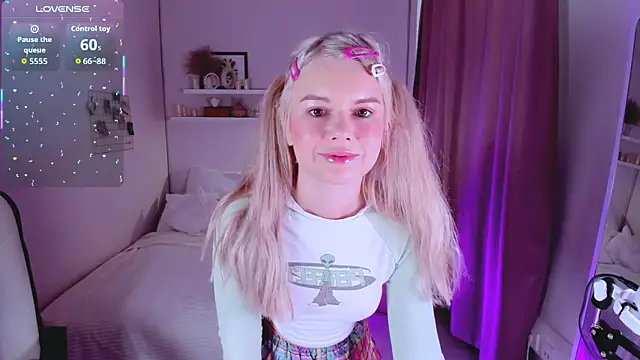 Lil Amelie online show from May 15, 9:38 am