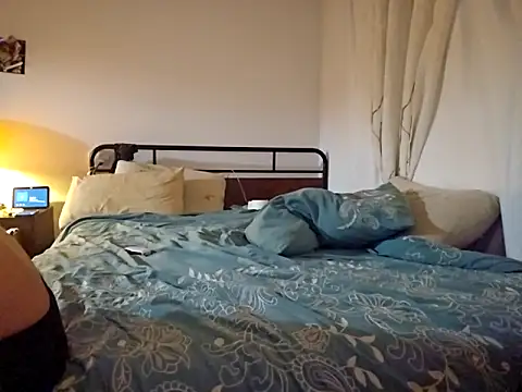 Snapshot of Poppalovesmamaafterhours chatting on February 16, 1:27 pm Poppalovesmamaafterhours online show from February 16, 1:27 pm