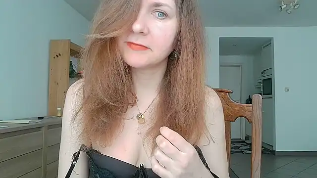 JasmineGlamour online show from May 10, 2:55 pm