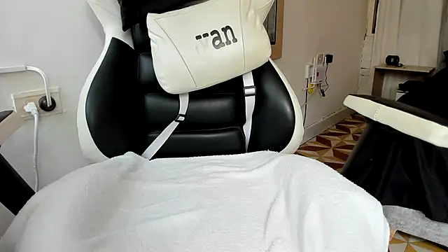 Snapshot of Valerioe chatting on September 25, 1:59 pm Valerioe online show from September 25, 1:59 pm