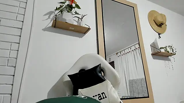 Snapshot of Valerioe chatting on October 2, 9:38 am Valerioe online show from October 2, 9:38 am