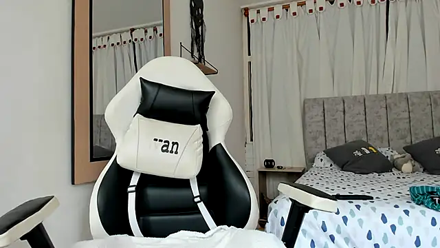 Snapshot of Valerioe chatting on October 22, 1:55 pm Valerioe online show from October 22, 1:55 pm