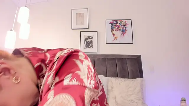 helen mooree online show from January 11, 1:32 pm