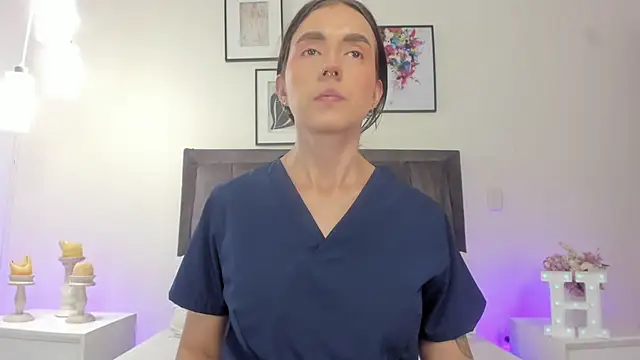 Snapshot of helen_mooree chatting on June 5, 12:55 pm helen mooree online show from June 5, 12:55 pm
