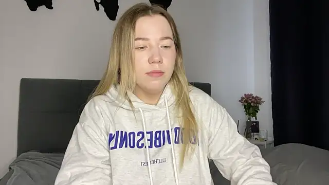 Embersweetbunny online show from January 8, 1:20 pm