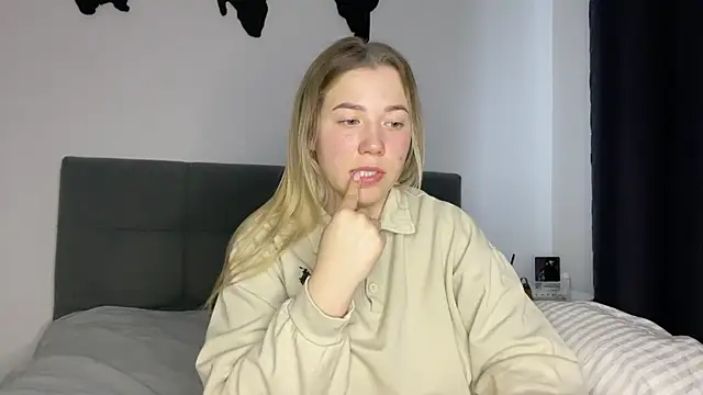 Embersweetbunny online show from January 19, 12:39 pm