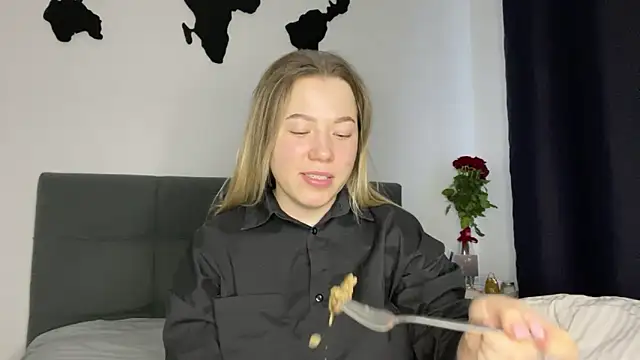 Embersweetbunny online show from January 27, 2:24 pm