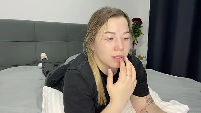 Embersweetbunny online show from January 27, 6:52 pm