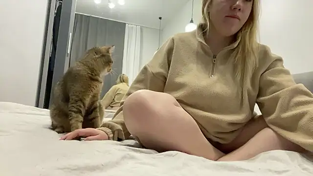 Snapshot of Embersweetbunny chatting on October 20, 1:28 am Embersweetbunny online show from October 20, 1:28 am