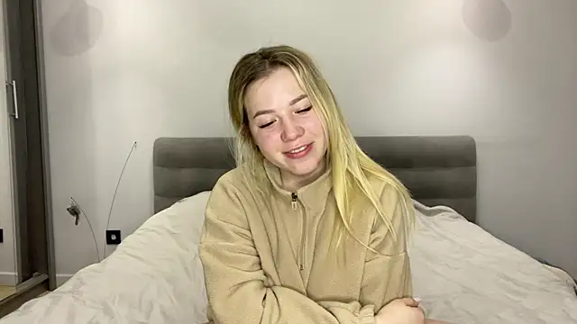 Embersweetbunny online show from December 1, 5:12 am