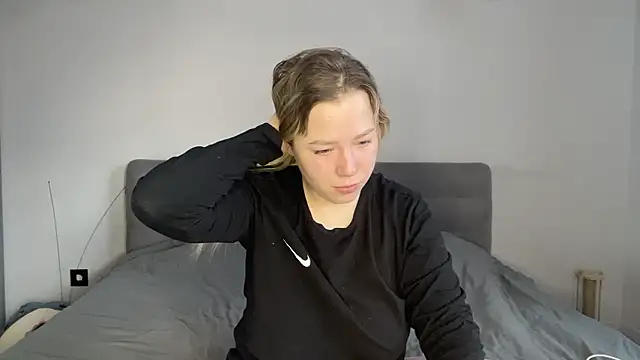 Embersweetbunny online show from January 19, 7:23 am