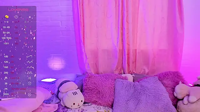 Snapshot of pink_quarz chatting on December 21, 9:15 pm pink quarz online show from December 21, 9:15 pm