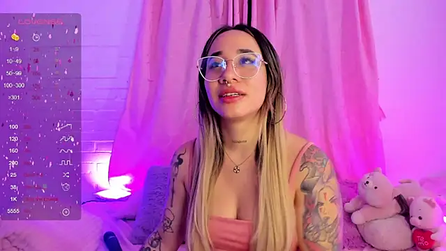 Snapshot of pink_quarz chatting on January 11, 4:27 am pink quarz online show from January 11, 4:27 am