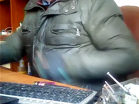 Snapshot of zormen355 chatting on February 14, 4:31 pm zormen355 online show from February 14, 4:31 pm