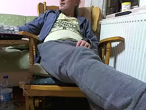 Snapshot of zormen355 chatting on February 22, 9:37 pm zormen355 online show from February 22, 9:37 pm