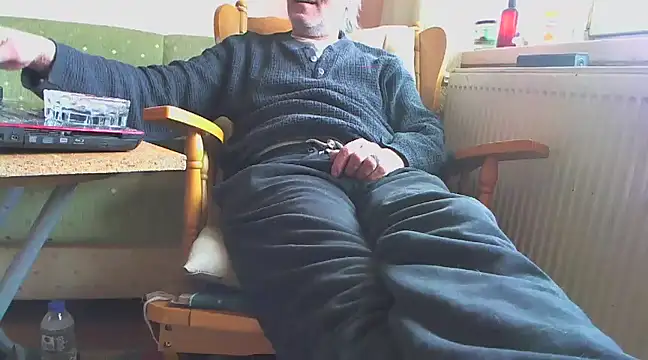 Snapshot of zormen355 chatting on March 6, 6:19 am zormen355 online show from March 6, 6:19 am