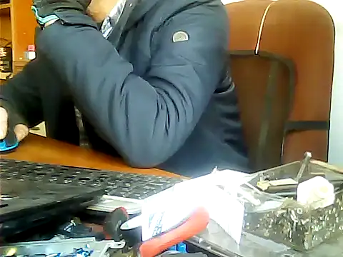 Snapshot of zormen355 chatting on March 7, 10:45 am zormen355 online show from March 7, 10:45 am