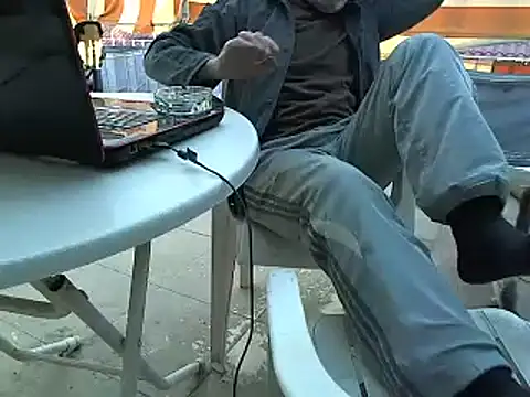 Snapshot of zormen355 chatting on March 9, 3:27 pm zormen355 online show from March 9, 3:27 pm