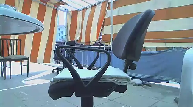 Snapshot of zormen355 chatting on March 16, 9:27 am zormen355 online show from March 16, 9:27 am