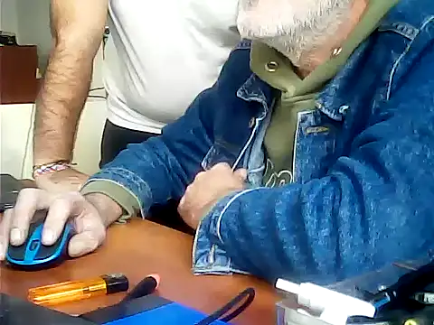 Snapshot of zormen355 chatting on October 15, 9:42 am zormen355 online show from October 15, 9:42 am