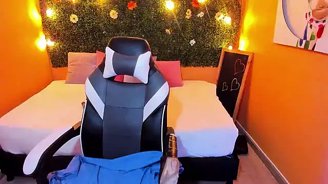 Lizzie Williams  online show from January 24, 2:49 am