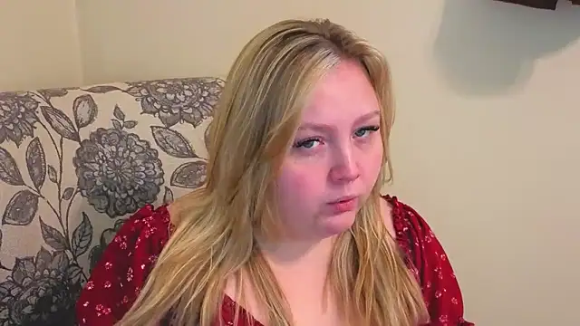 Snapshot of PhatAssBlond chatting on April 9, 8:58 pm PhatAssBlond online show from April 9, 8:58 pm