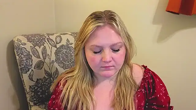 Snapshot of PhatAssBlond chatting on April 10, 4:23 pm PhatAssBlond online show from April 10, 4:23 pm