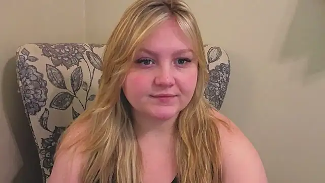 Snapshot of PhatAssBlond chatting on April 13, 8:25 pm PhatAssBlond online show from April 13, 8:25 pm