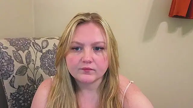 Snapshot of PhatAssBlond chatting on April 14, 3:29 pm PhatAssBlond online show from April 14, 3:29 pm