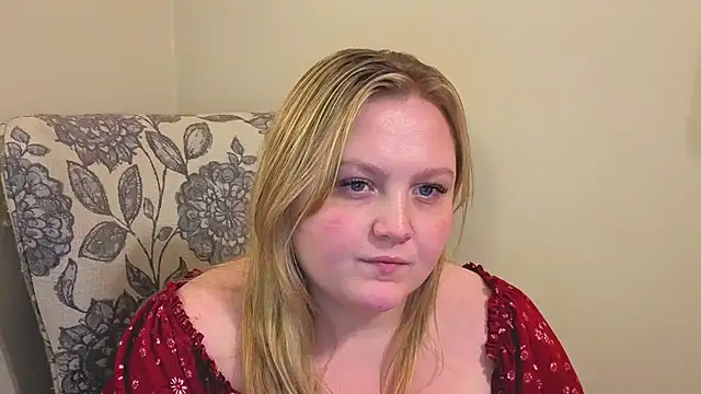 Snapshot of PhatAssBlond chatting on April 15, 3:57 am PhatAssBlond online show from April 15, 3:57 am
