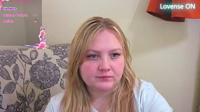 Snapshot of PhatAssBlond chatting on April 20, 10:00 pm PhatAssBlond online show from April 20, 10:00 pm