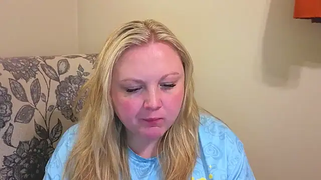 Snapshot of PhatAssBlond chatting on April 27, 7:56 pm PhatAssBlond online show from April 27, 7:56 pm