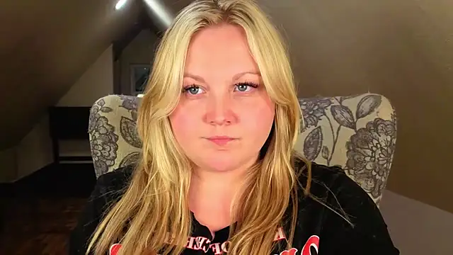 Snapshot of PhatAssBlond chatting on May 2, 3:55 am PhatAssBlond online show from May 2, 3:55 am