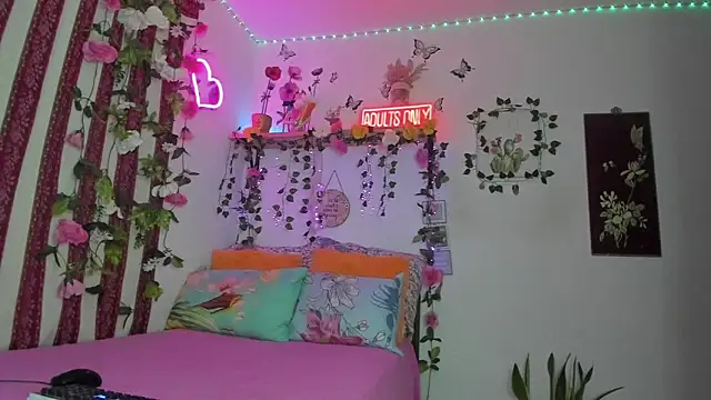 Snapshot of anasttacia_210 chatting on December 4, 1:04 am anasttacia 210 online show from December 4, 1:04 am